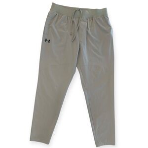 Under Armour, men’s size XL fitted, tapered pants